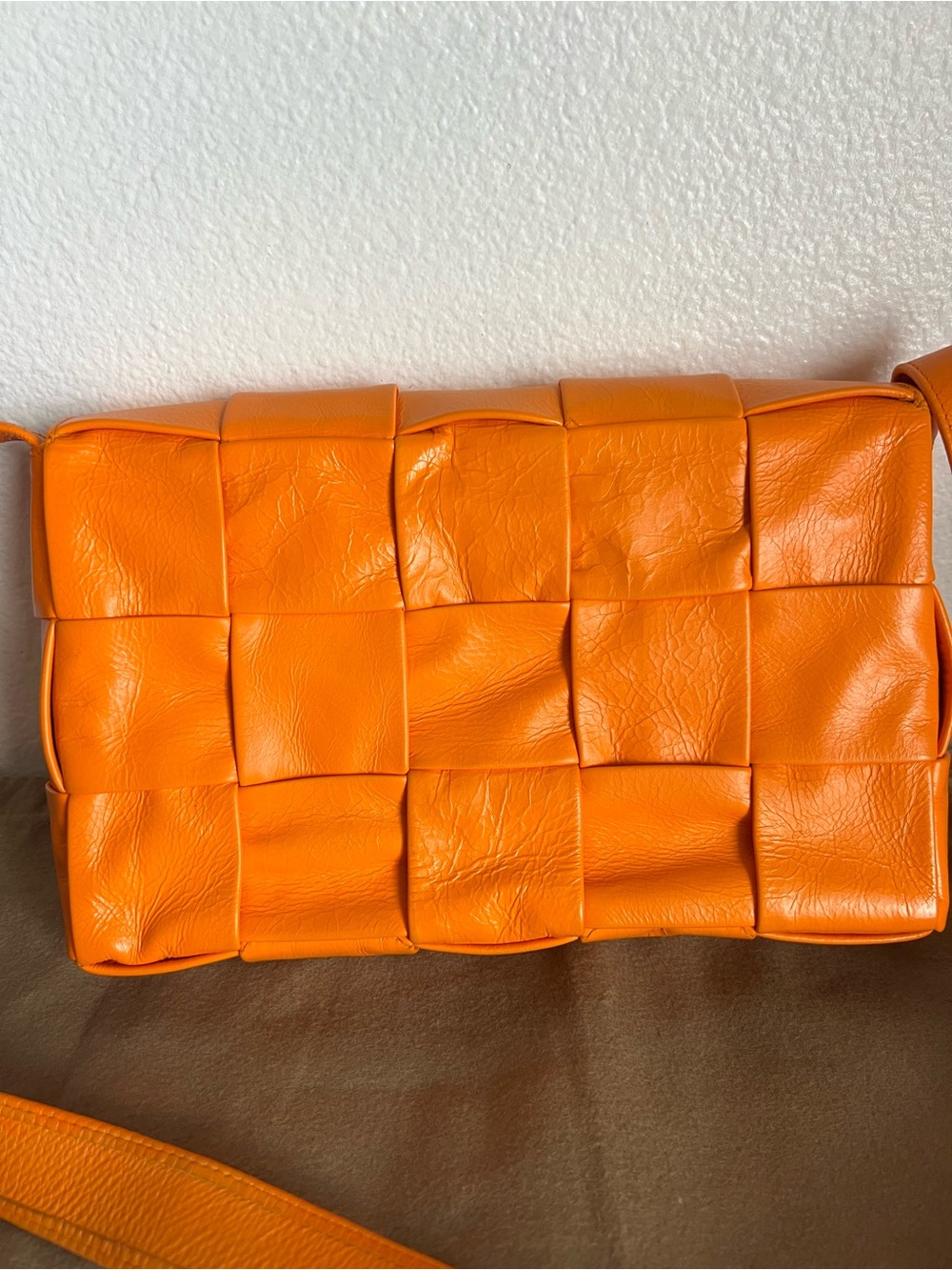 Bottega Veneta Orange Intrecciato Casette Leather Shoulder Bag - Picture 4 of 13